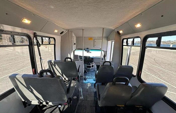 Used 2013 Ford E-350 Non CDL 8/4 Wheelchair Shuttle Bus