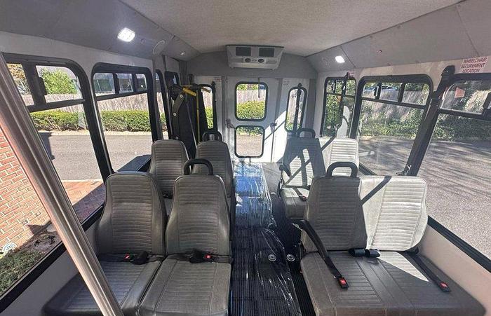 Used 2015 Ford E-350 Non CDL 8/4 Wheelchair Shuttle Bus