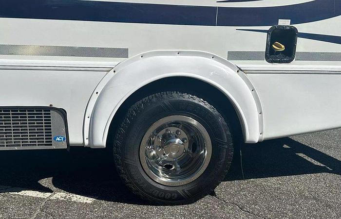 Used 2013 Ford E-350 Non CDL 8/4 Wheelchair Shuttle Bus