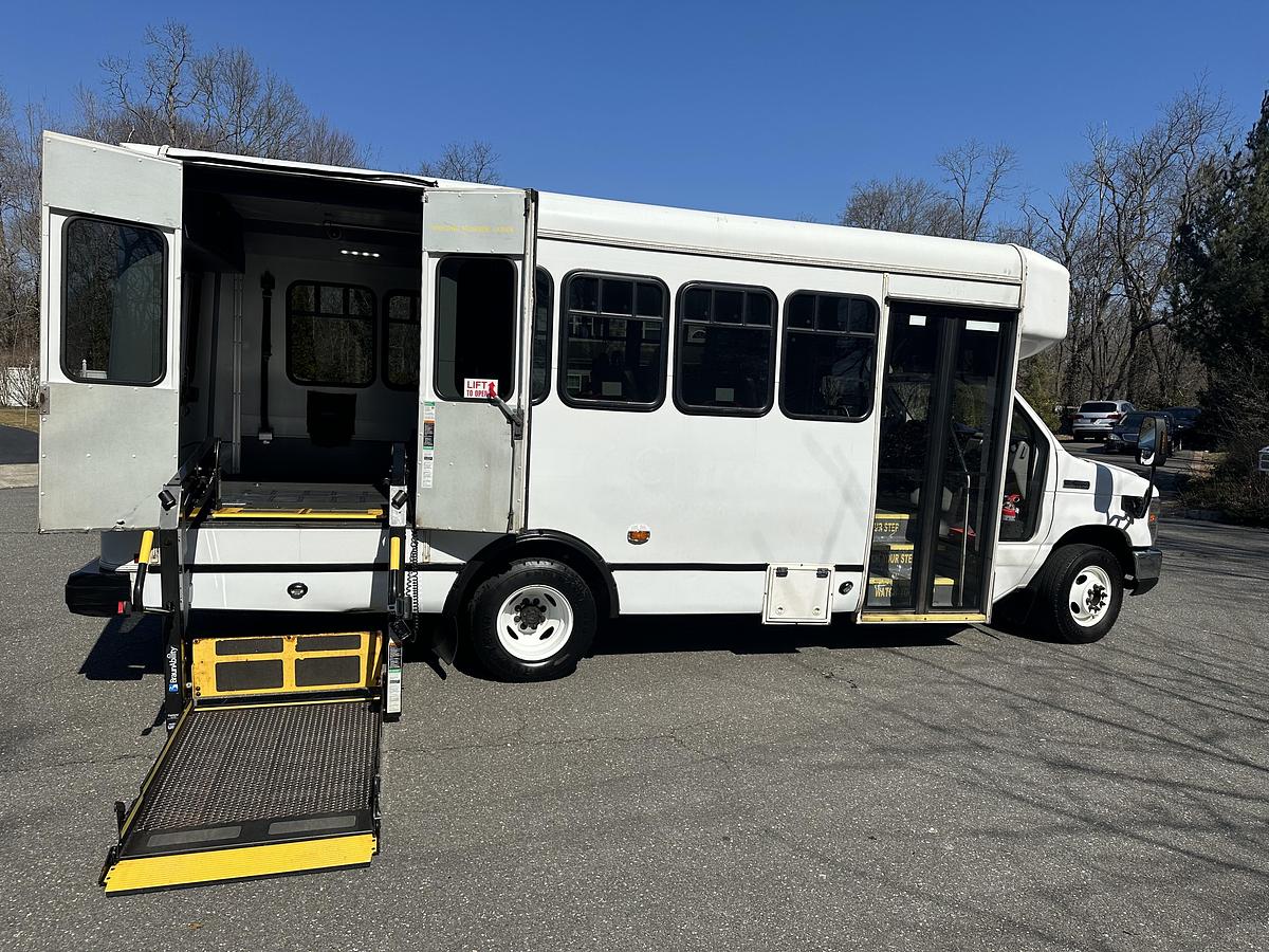 Refurbished 2017 Ford E-450