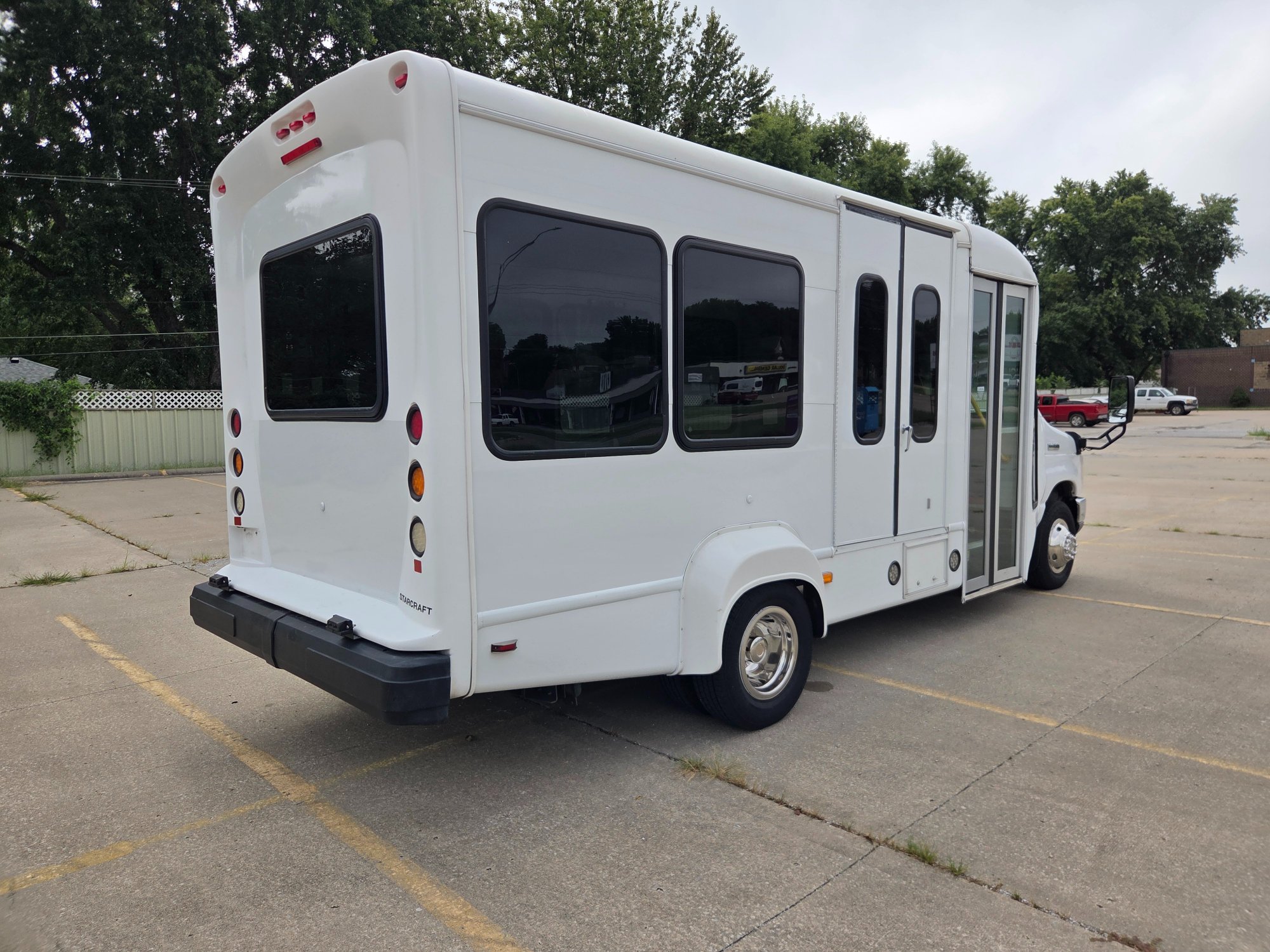 Used 2020 Ford E-350 StarCraft Non-CDL 7/2 Wheelchair Shuttle Bus
