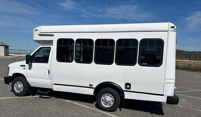 Refurbished 2013 Ford E-350 Non CDL 6/2 Wheelchair Shuttle Bus