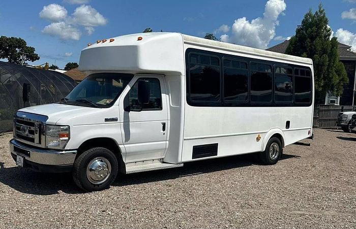 Refurbished 2016 Ford E-450 18/2 WHEELCHAIR SHUTTLE BUS