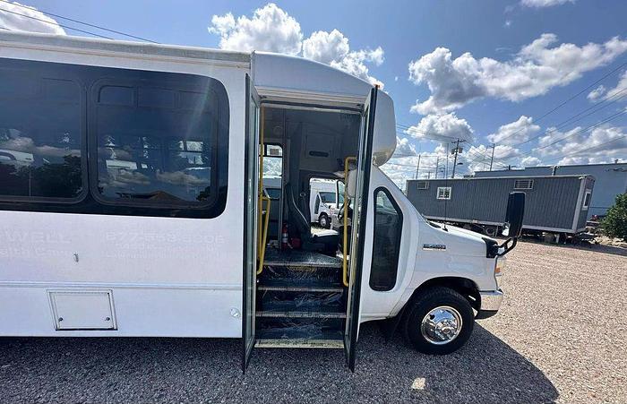 Refurbished 2016 Ford E-450 18/2 WHEELCHAIR SHUTTLE BUS