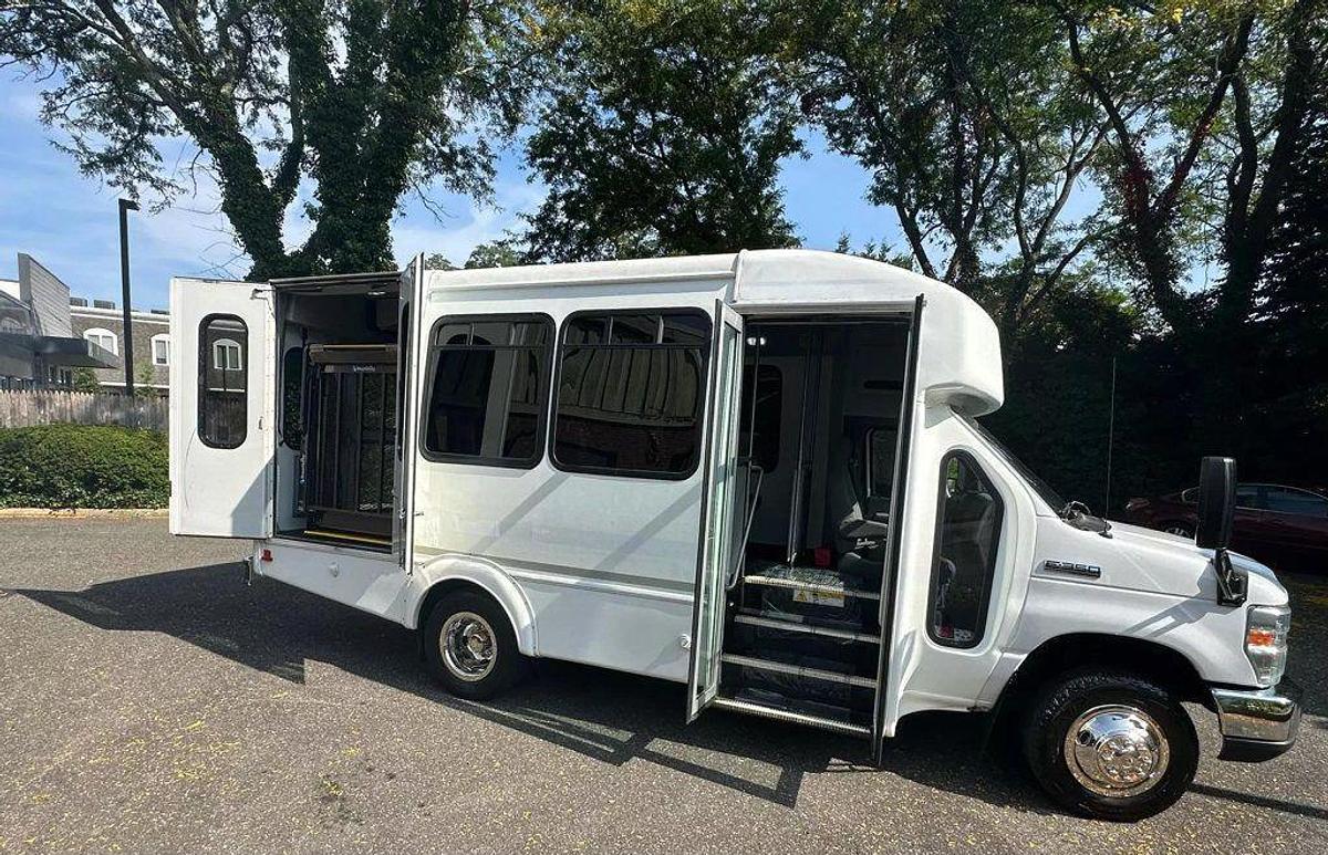Refurbished 2015 Ford E-350 Non CDL 8/4 Wheelchair Shuttle Bus