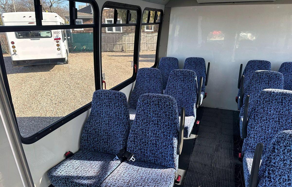 Refurbished 2012 Ford E-450 Non-CDL Shuttle Bus β 14 Pass with Luggage