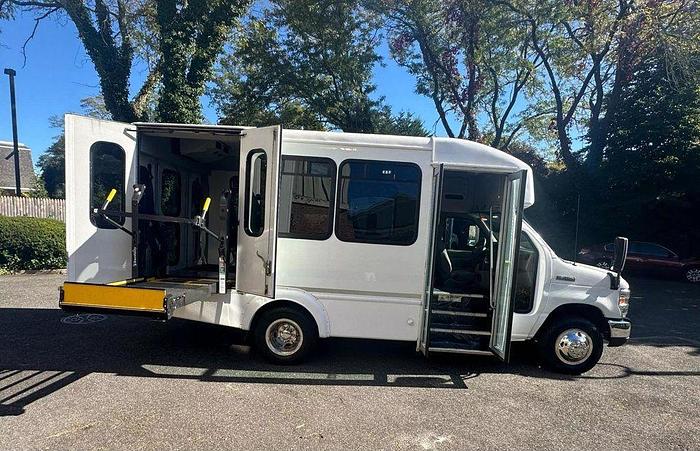 Used 2015 Ford E-350 Non CDL 8/4 Wheelchair Shuttle Bus