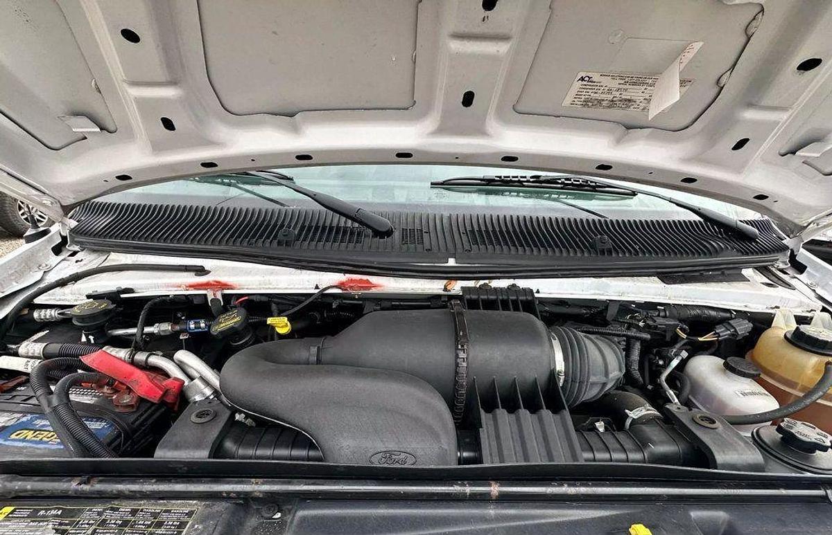 Used 2015 Ford E-350 Non CDL 8/4 Wheelchair Shuttle Bus