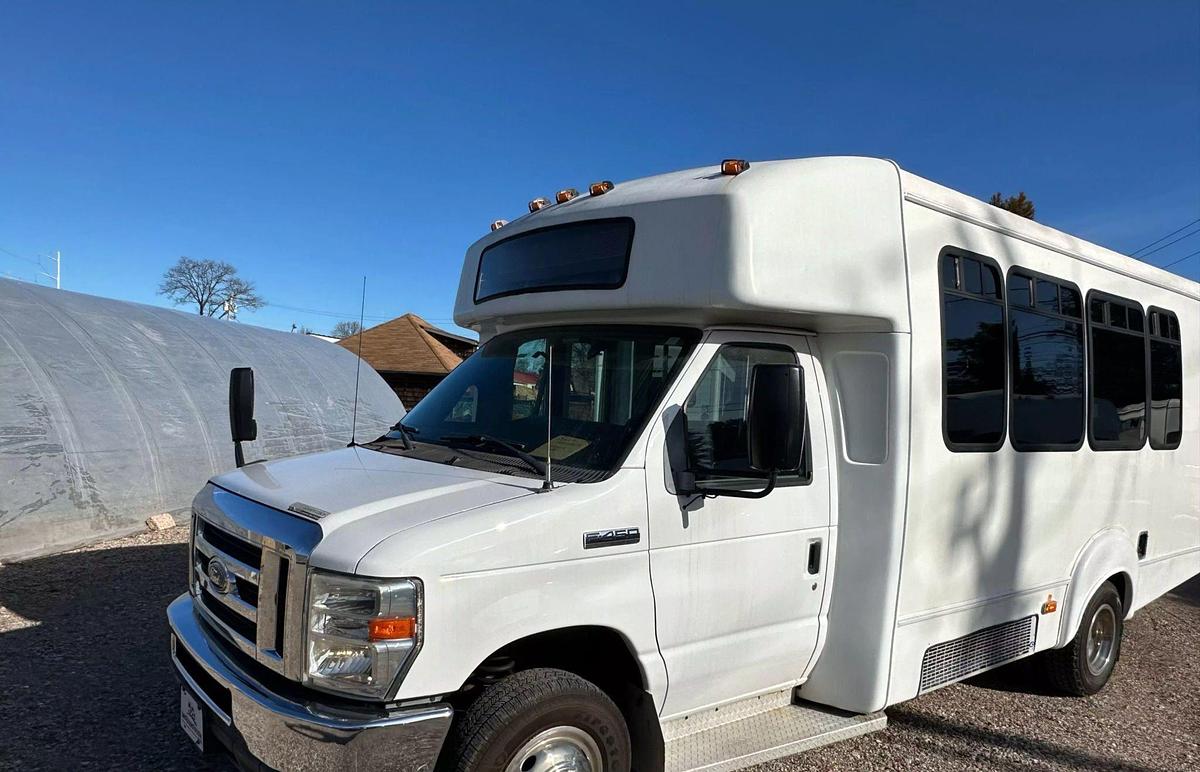 Refurbished 2012 Ford E-450 Non-CDL Shuttle Bus β 14 Pass with Luggage