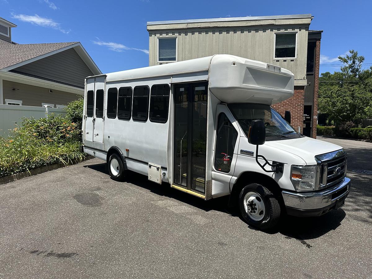 Refurbished 2017 Ford E-450