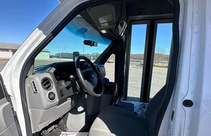 Used 2013 Ford E-350 Non CDL 8/4 Wheelchair Shuttle Bus