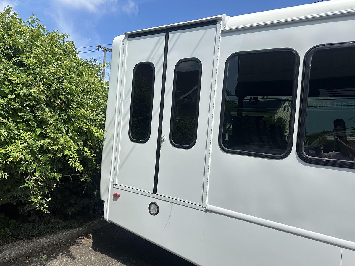Used 2015 Ford F550 25 Passenger 2 Wheelchair Shuttle Bus