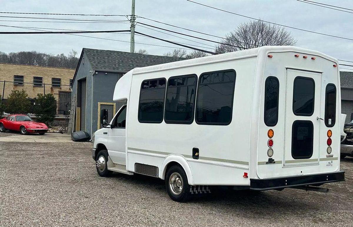 Used 2015 Ford E-350 Non CDL 8/4 Wheelchair Shuttle Bus