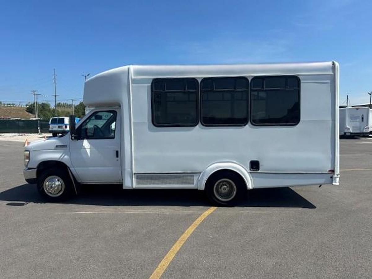 Refurbished 2017 Ford E-450 14 Passenger Shuttle Bus