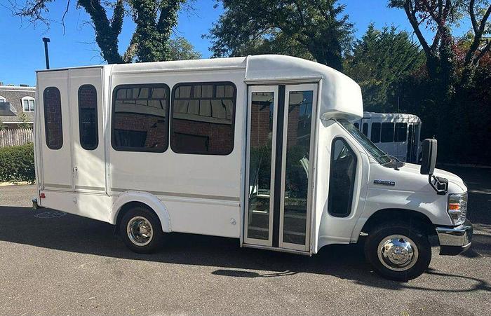 Used 2015 Ford E-350 Non CDL 8/4 Wheelchair Shuttle Bus