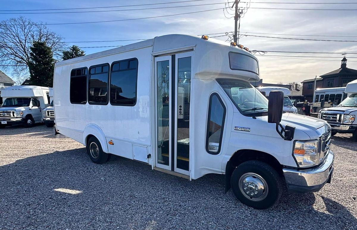 Refurbished 2012 Ford E-450 Non-CDL Shuttle Bus β 14 Pass with Luggage