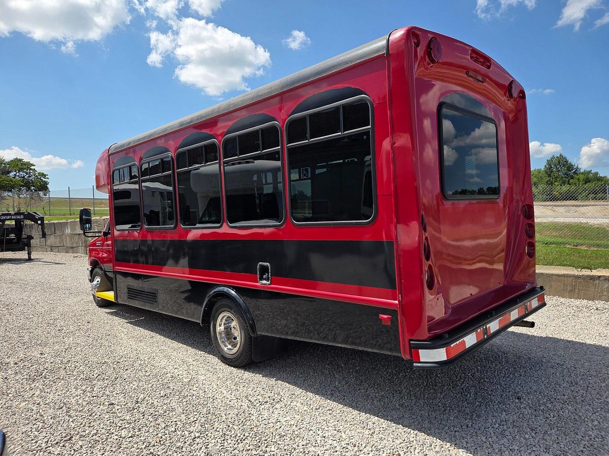 Used 2016 Ford E-450 StarCraft Non-CDL 12/5 Wheelchair Shuttle Bus
