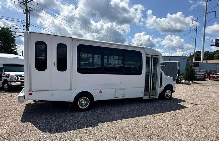 Refurbished 2016 Ford E-450 18/2 WHEELCHAIR SHUTTLE BUS