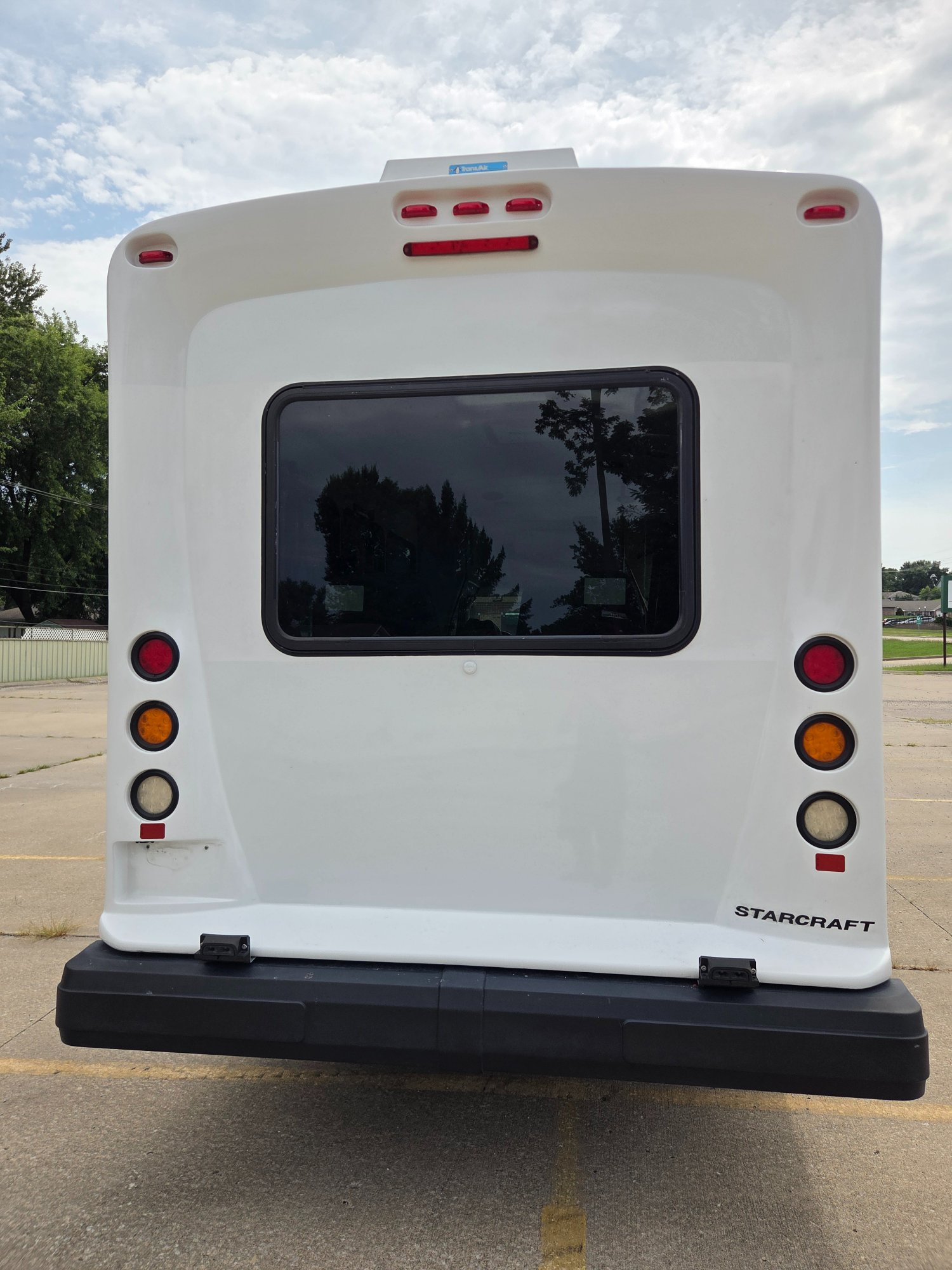 Used 2019 Ford E-350 StarCraft Non-CDL 7/2 Wheelchair Shuttle Bus