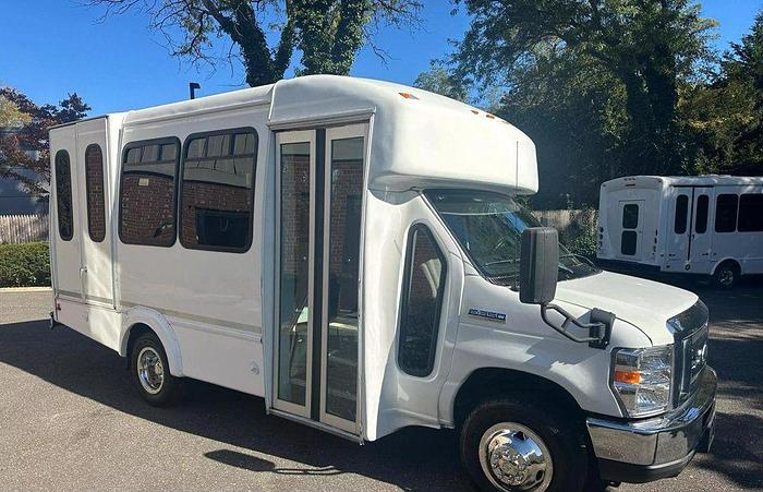 Used 2015 Ford E-350 Non CDL 8/4 Wheelchair Shuttle Bus
