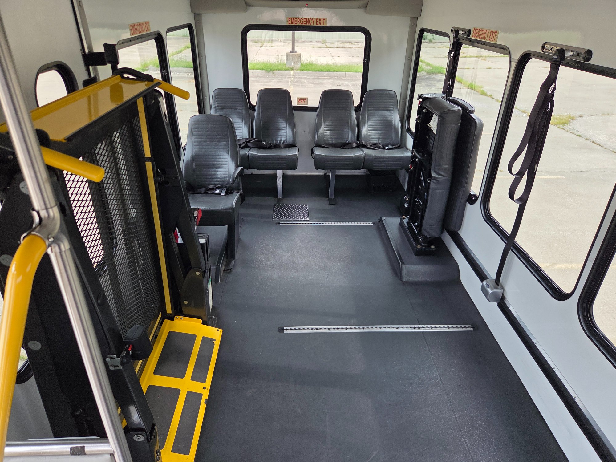 Used 2020 Ford E-350 StarCraft Non-CDL 7/2 Wheelchair Shuttle Bus