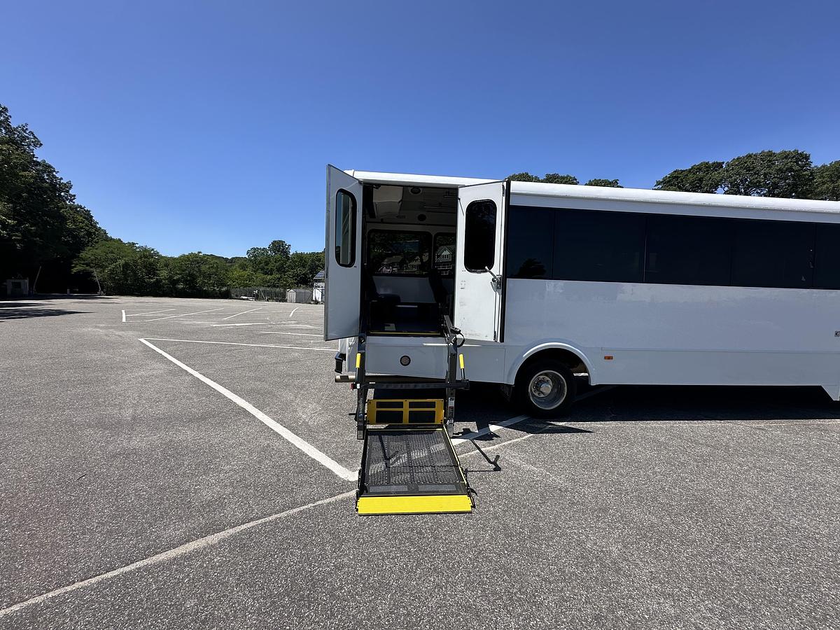Refurbished 2018 Ford F550 Glaval Wheelchair Shuttle Bus 28 Passenger 2 Wheelchair