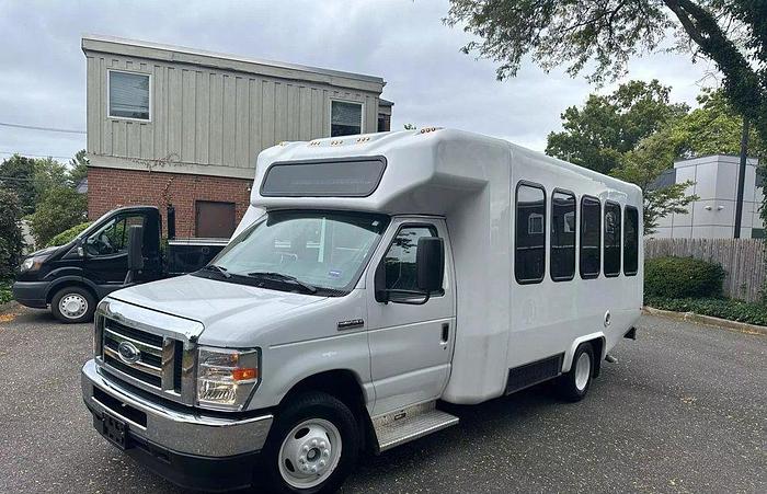 Refurbished 2021 Ford E-350 Non CDL 13/1 Wheelchair Shuttle Bus W/LUGGAGE