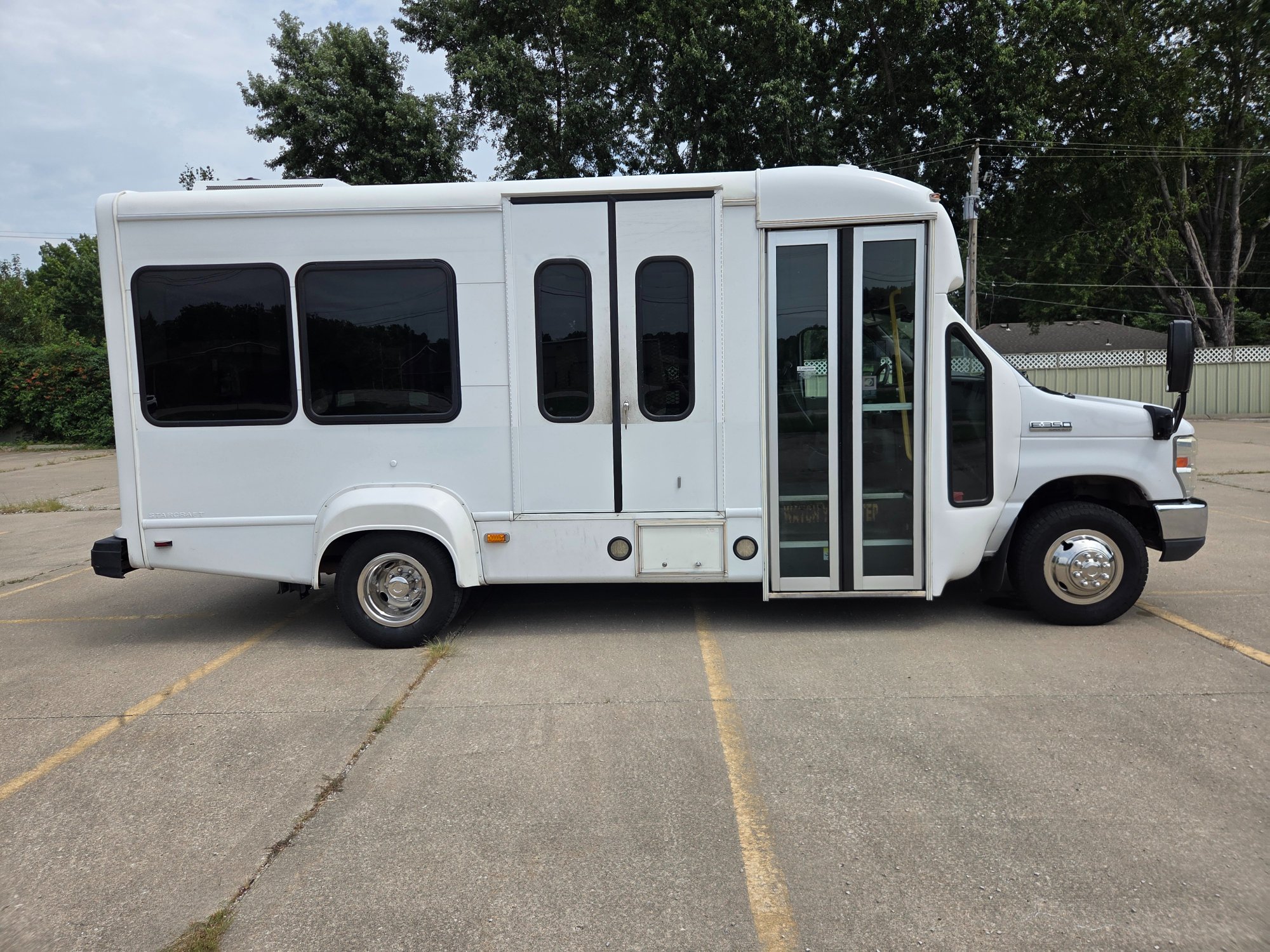 Used 2019 Ford E-350 StarCraft Non-CDL 7/2 Wheelchair Shuttle Bus
