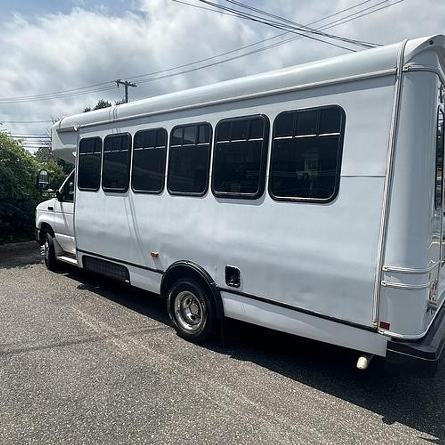 Refurbished 2017 Ford E-450 NON CDL 12 / 4 WHEELCHAIR SHUTTLE BUS