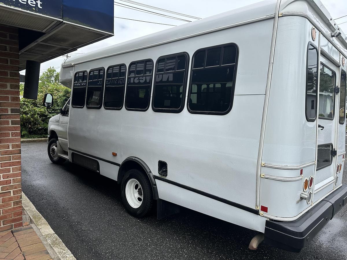 Refurbished 2017 Ford E-450