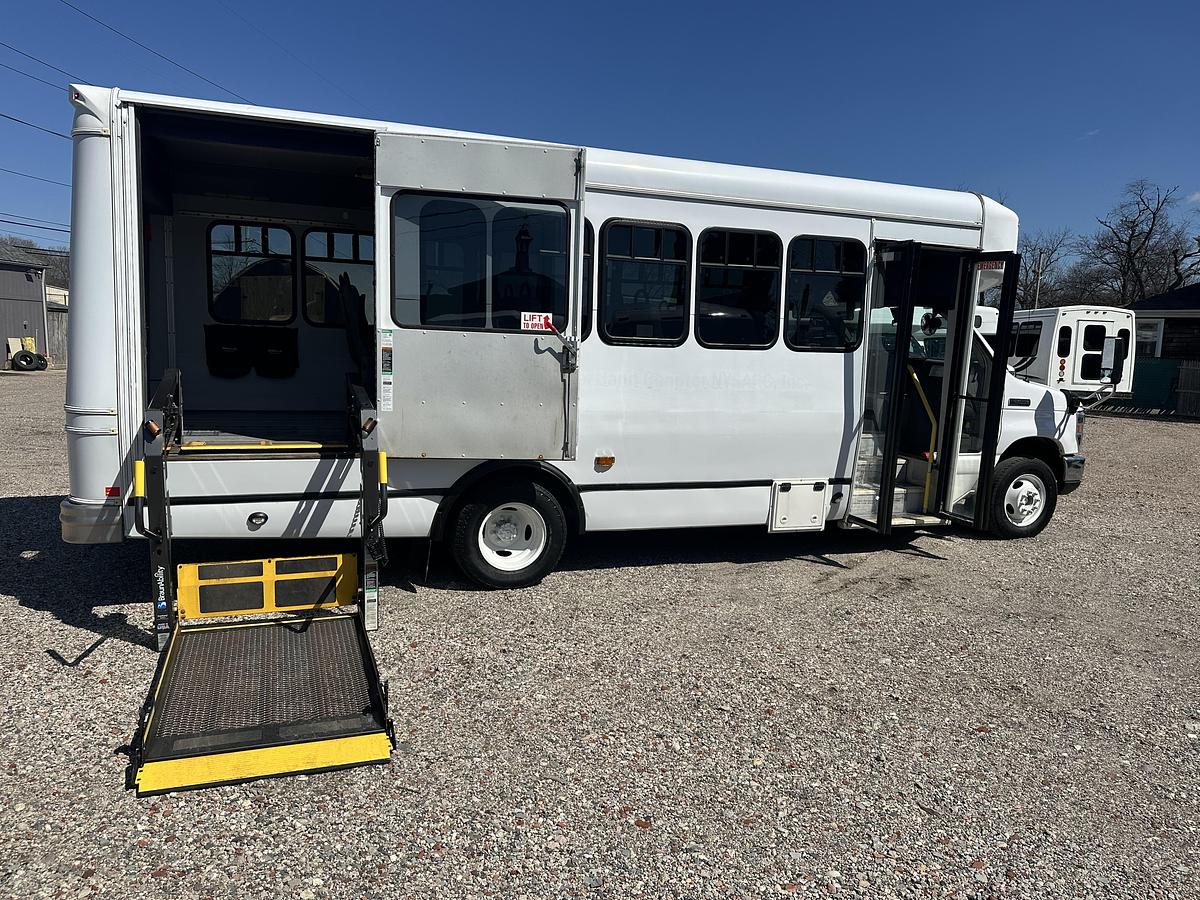 Refurbished 2017 Ford E-450