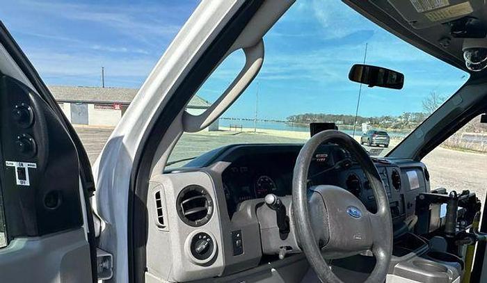 Refurbished 2013 Ford E-350 Non CDL 6/2 Wheelchair Shuttle Bus