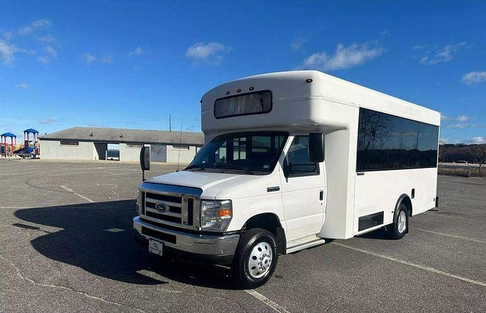 Refurbished 2016 FORD NON CDL AIRPORT SEATING 12/2 WHEELCHAIR SHUTTLE