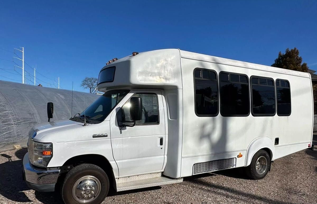 Refurbished 2012 Ford E-450 Non-CDL Shuttle Bus β 14 Pass with Luggage