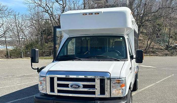 Refurbished 2013 Ford E-350 Non CDL 6/2 Wheelchair Shuttle Bus