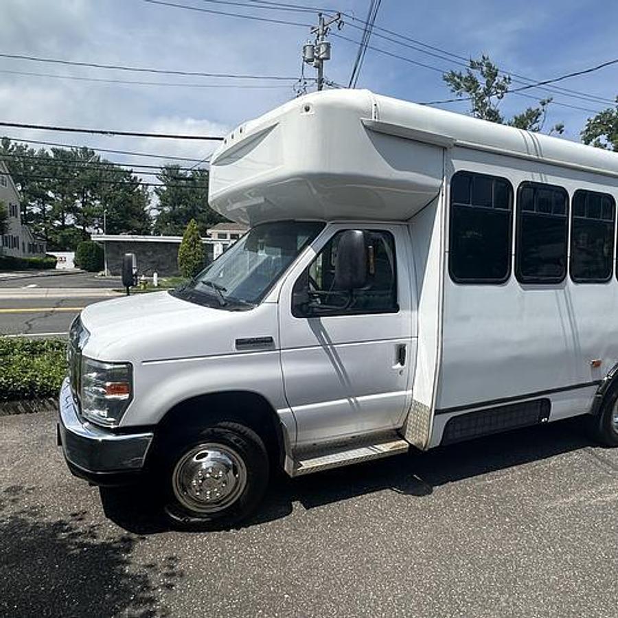 Refurbished 2017 Ford E-450 NON CDL 12 / 4 WHEELCHAIR SHUTTLE BUS