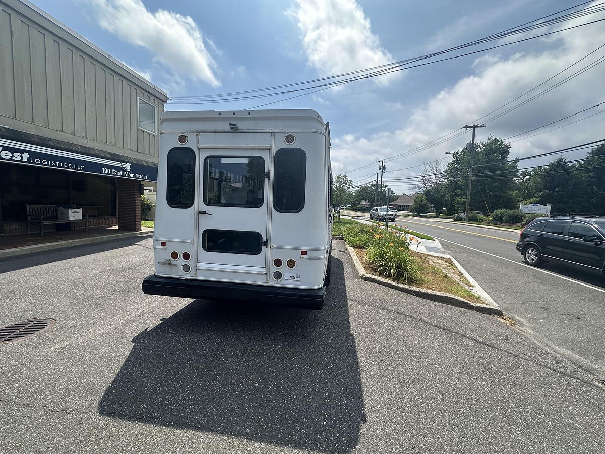 Refurbished 2017 Ford E-450