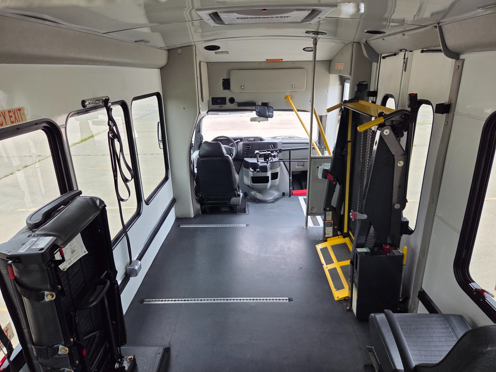 Used 2020 Ford E-350 StarCraft Non-CDL 7/2 Wheelchair Shuttle Bus