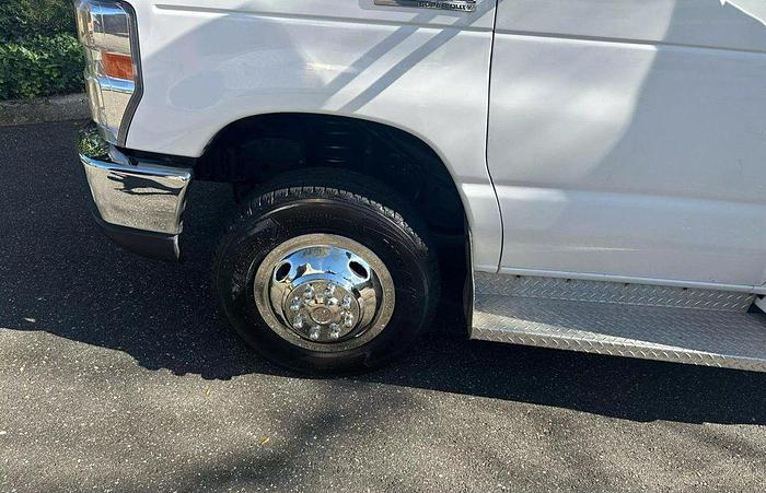 Used 2015 Ford E-350 Non CDL 8/4 Wheelchair Shuttle Bus