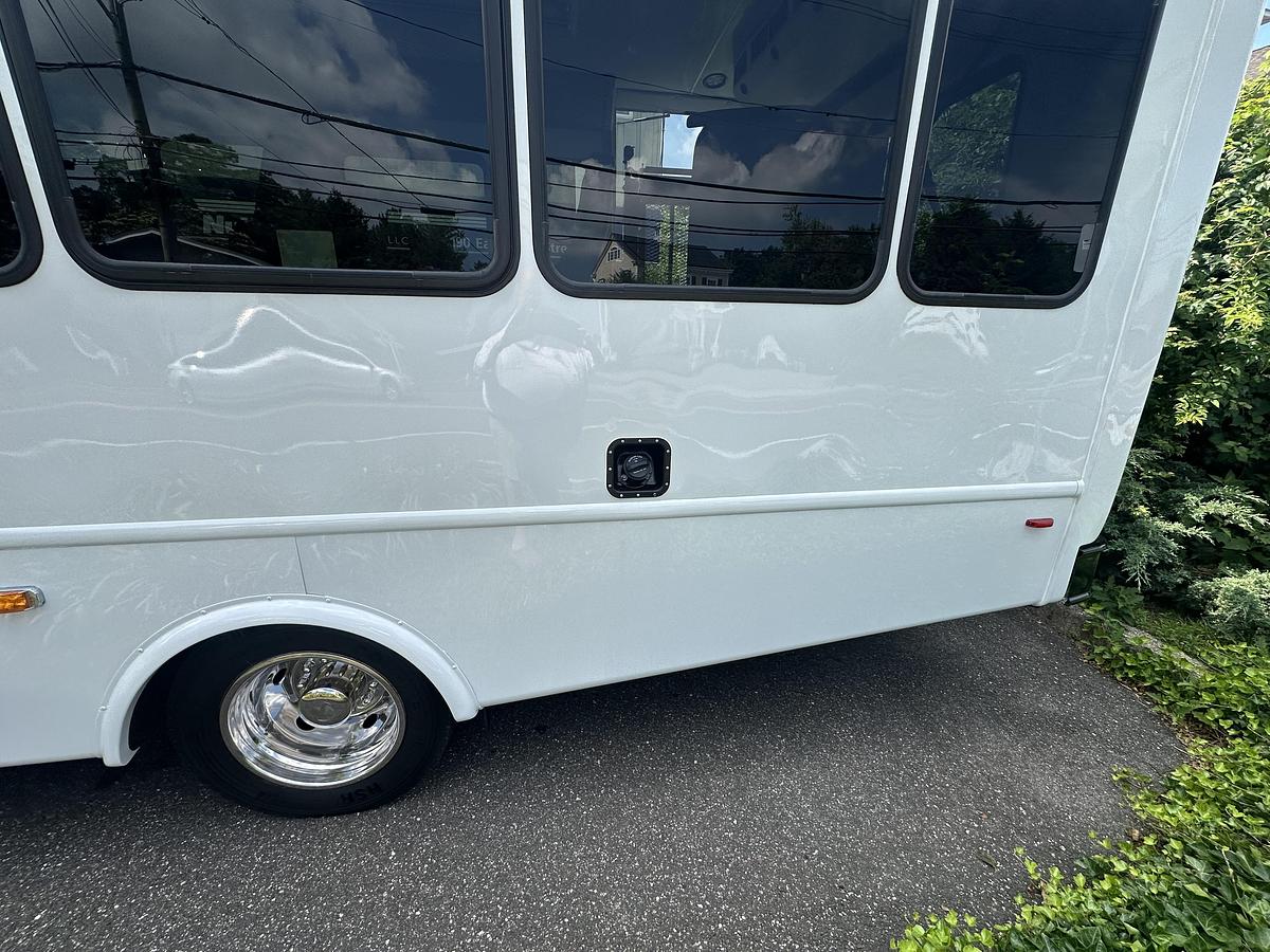 Used 2015 Ford F550 25 Passenger 2 Wheelchair Shuttle Bus