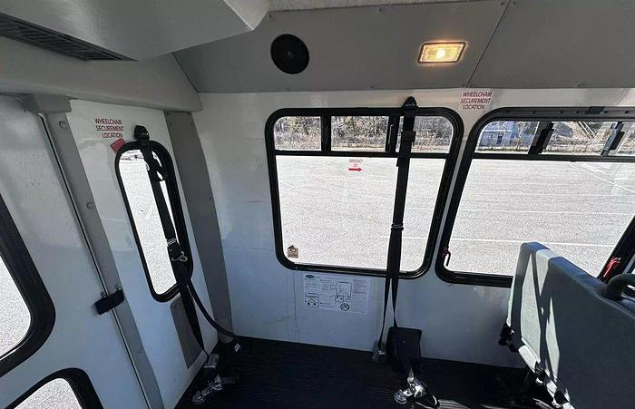 Used 2013 Ford E-350 Non CDL 8/4 Wheelchair Shuttle Bus