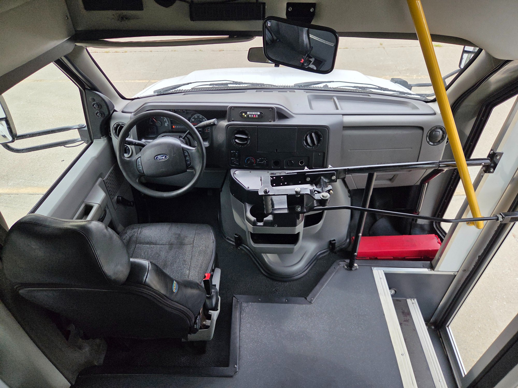 Used 2020 Ford E-350 StarCraft Non-CDL 7/2 Wheelchair Shuttle Bus