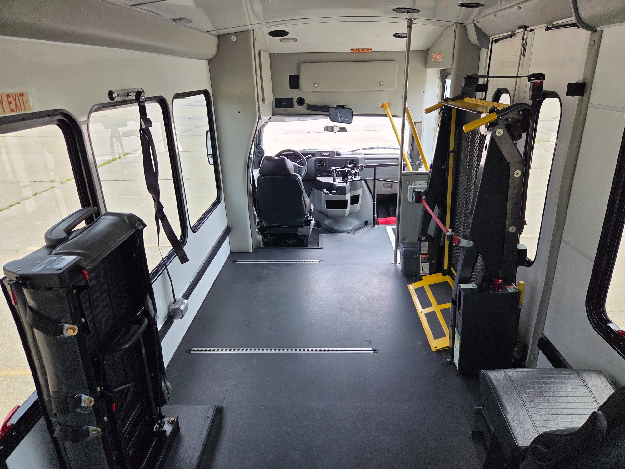 Used 2019 Ford E-350 StarCraft Non-CDL 7/2 Wheelchair Shuttle Bus