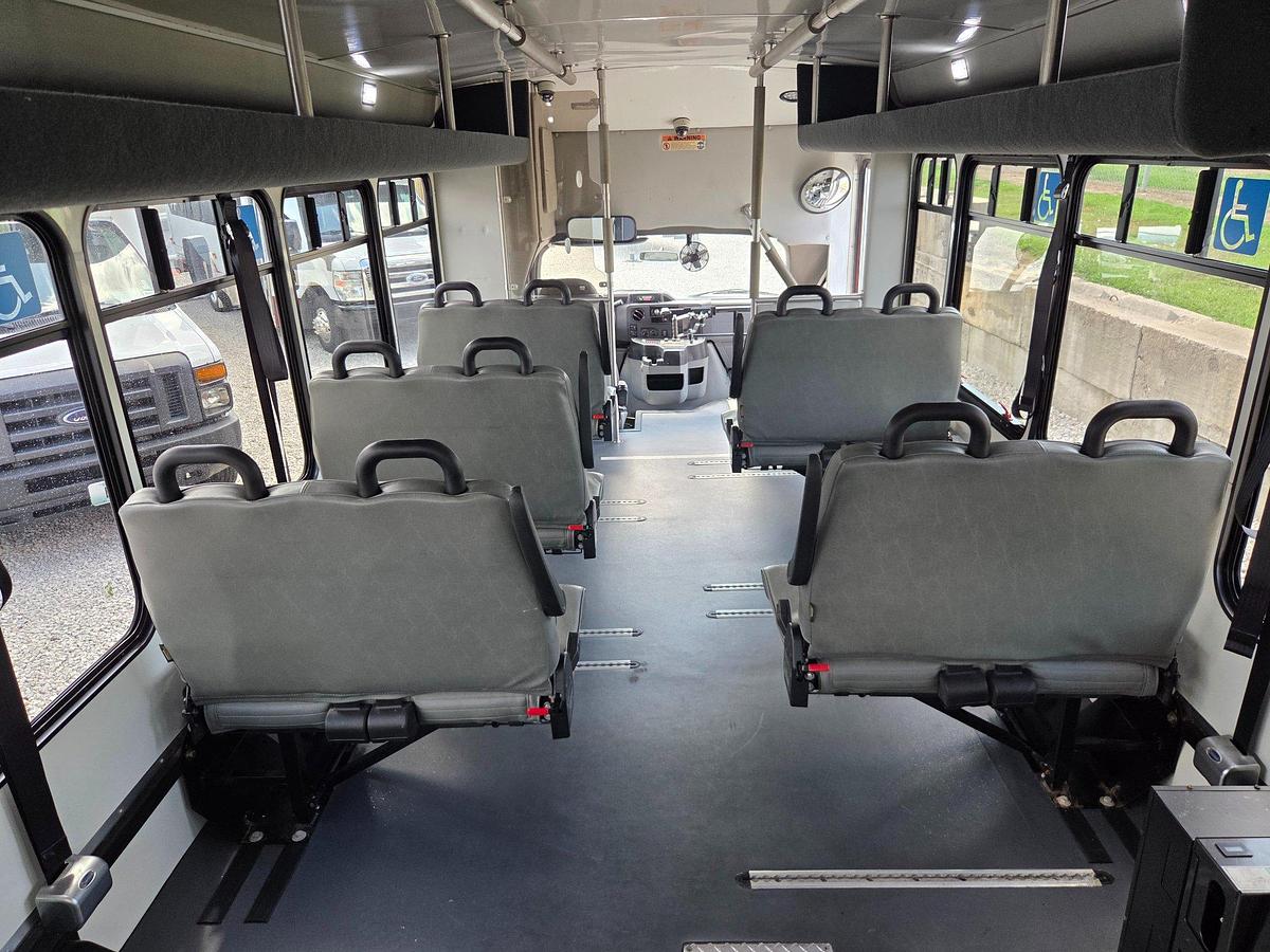Used 2016 Ford E-450 StarCraft Non-CDL 12/5 Wheelchair Shuttle Bus