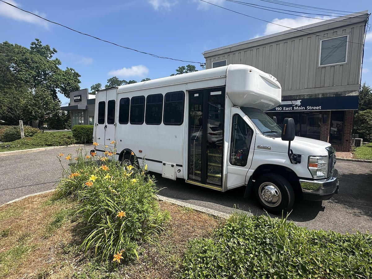 Refurbished 2017 Ford E-450