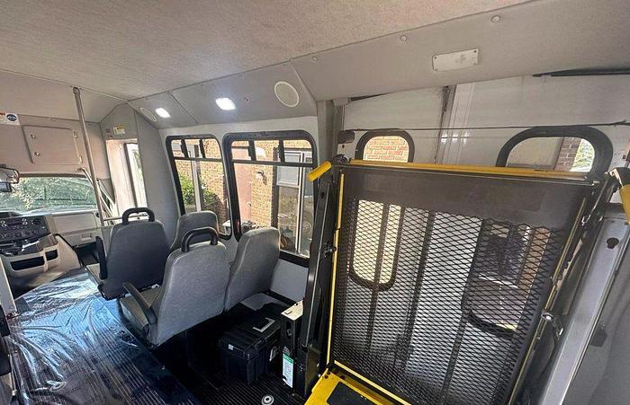 Used 2015 Ford E-350 Non CDL 8/4 Wheelchair Shuttle Bus