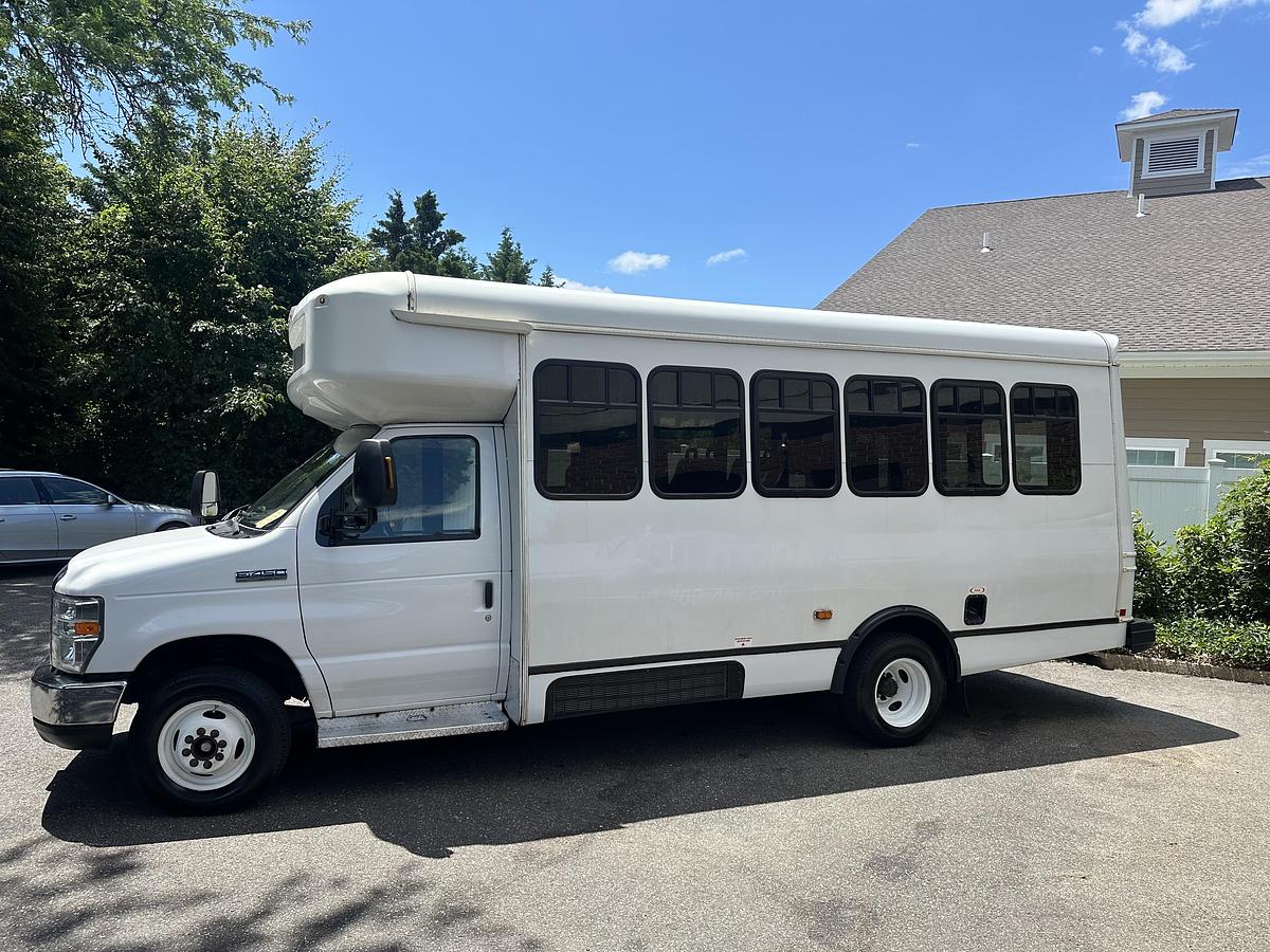 Refurbished 2017 Ford E-450