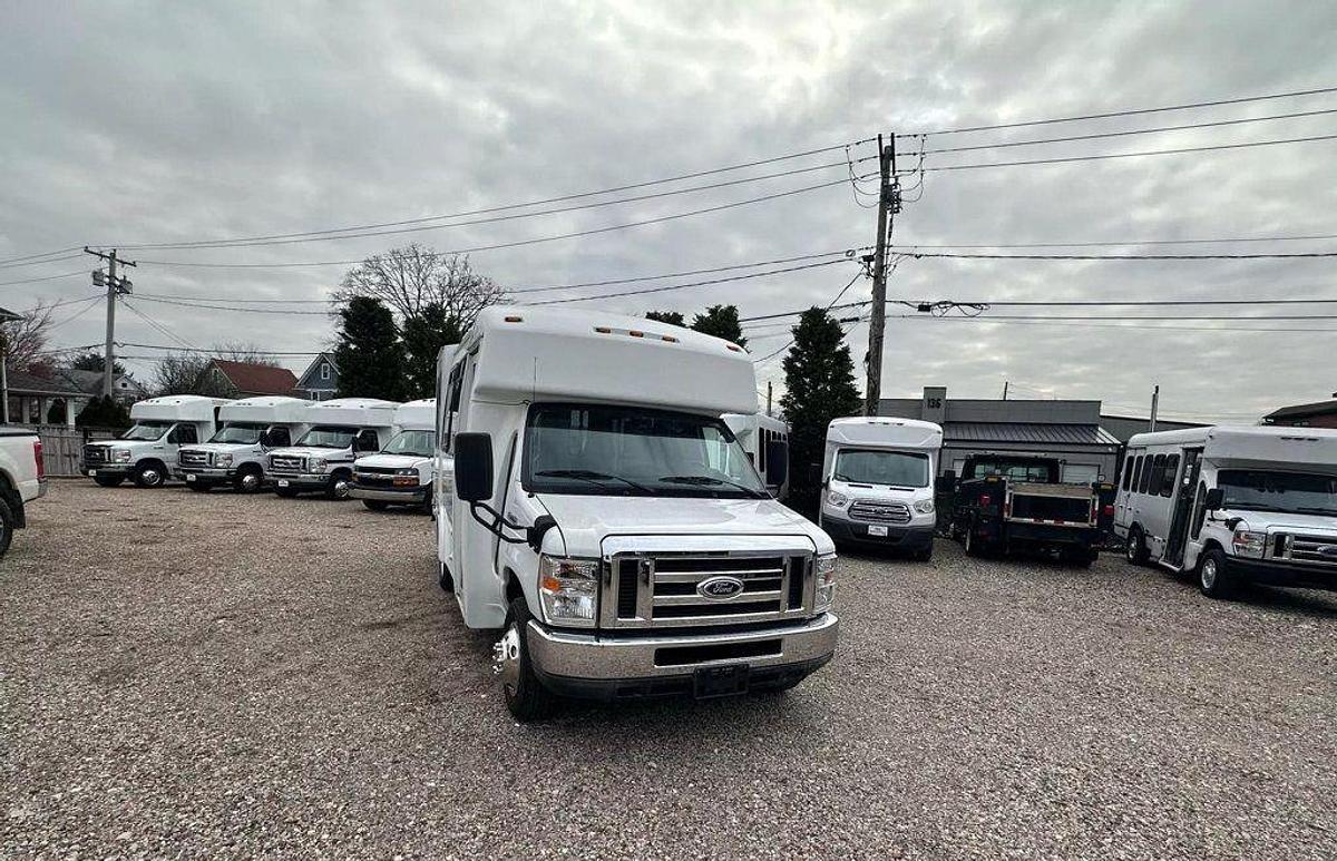 Used 2015 Ford E-350 Non CDL 8/4 Wheelchair Shuttle Bus