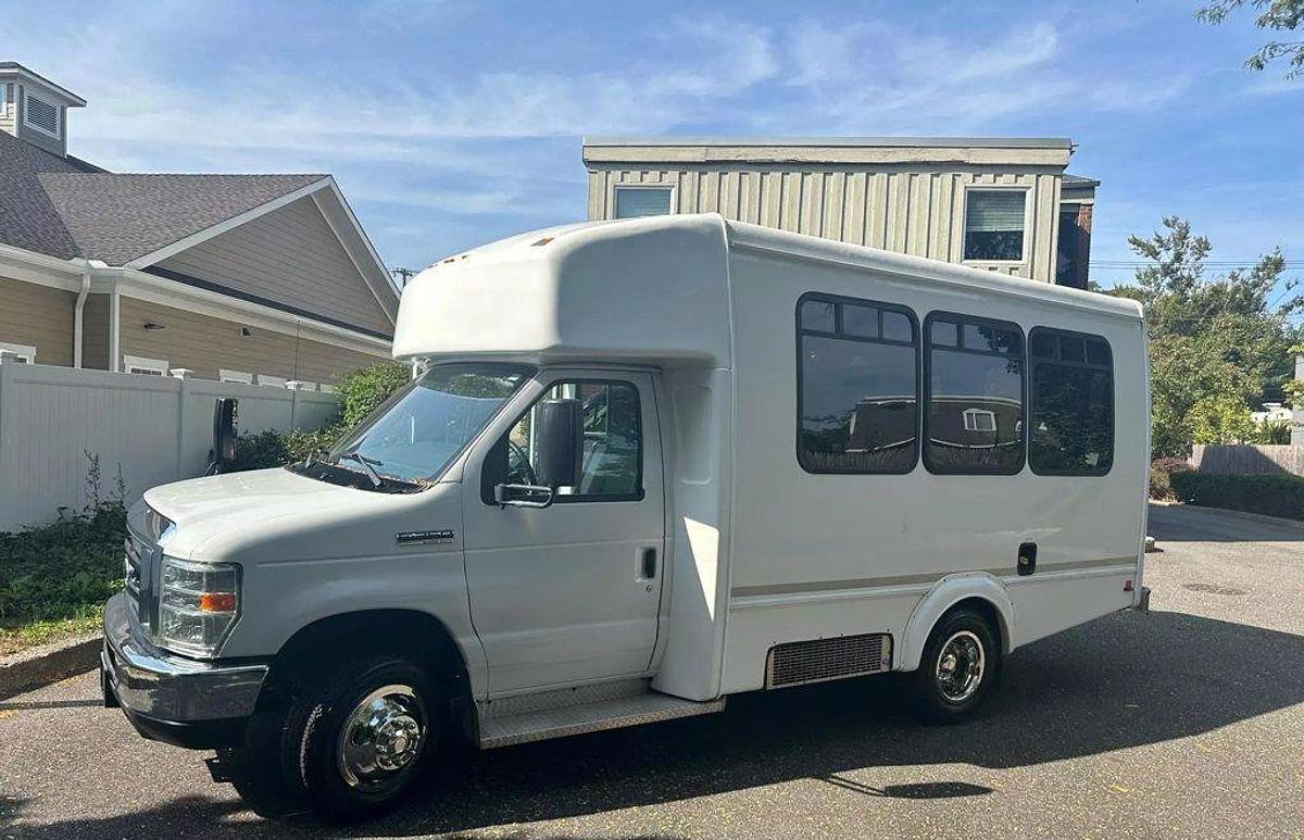 Refurbished 2015 Ford E-350 Non CDL 8/4 Wheelchair Shuttle Bus