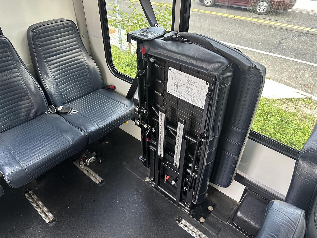 Used 2015 Ford F550 25 Passenger 2 Wheelchair Shuttle Bus